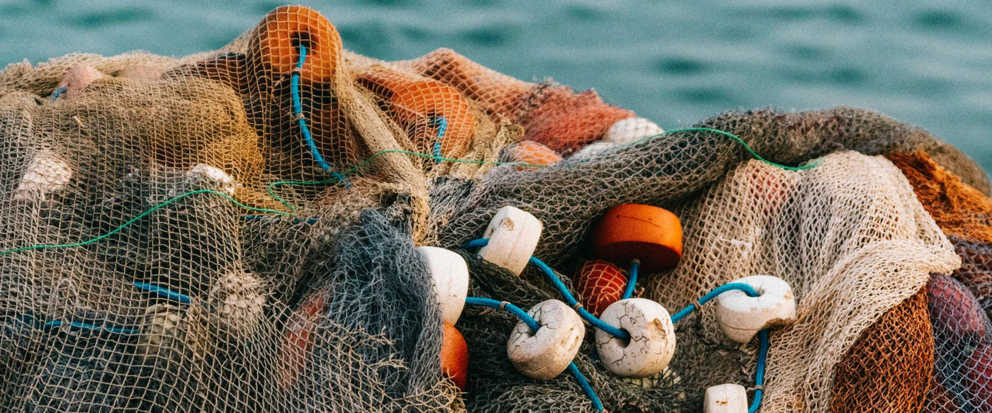 Nos manteaux sont faits à partir de filets de pêche. Mais qu'est-ce que cela veut dire exactement?