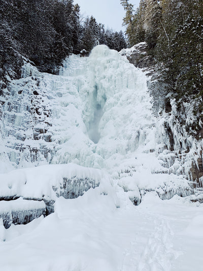 The most incredible hidden waterfall in Quebec during winter!
