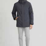 Manteau ébène court pour homme. Manteau gris foncé fabriqué au Québec. Ajustement au capuchon