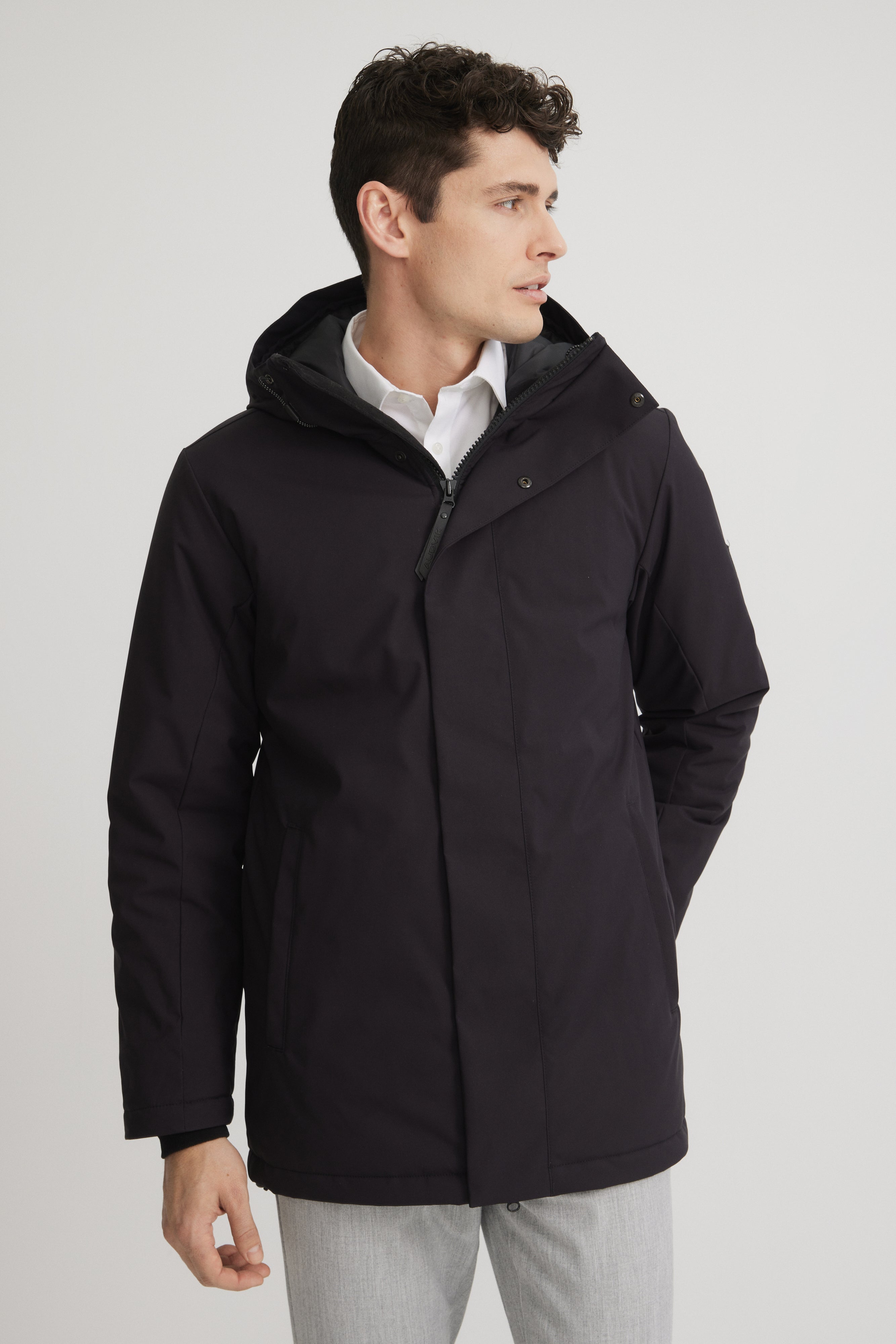 Manteau d'hiver chic pour homme. Longueur courte. Manteau tout-aller chaud pour l'hiver