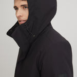 Manteau chaud et chic pour homme. Manteau noir fabriqué au Québec. Tissu imperméable et respirant.
