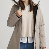 Manteau hiver court pour femme de couleur beige. Fabriqué au Québec. Isolant synthétique