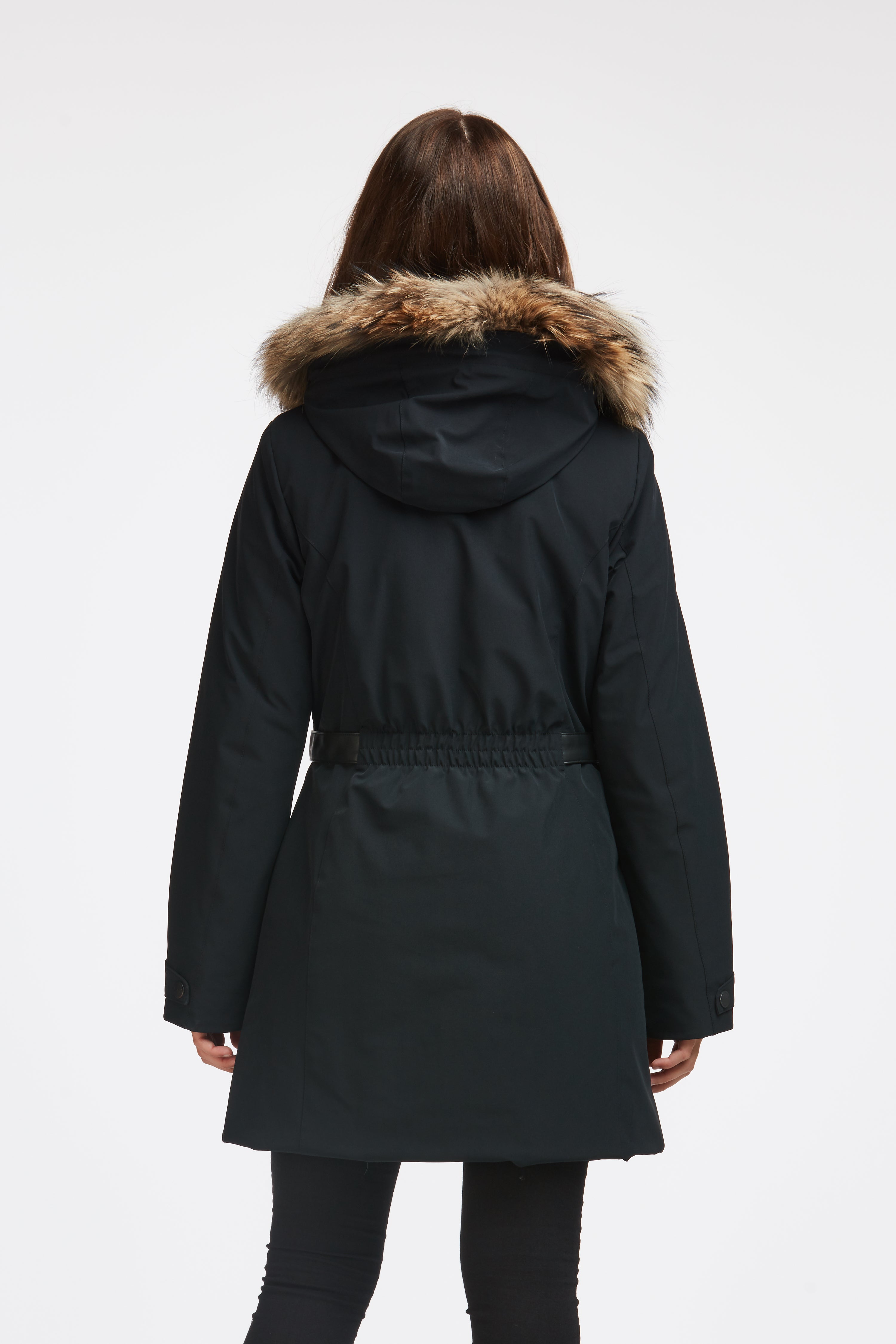 Manteau d'hiver noir mi-long pour femme. Manteau respirant, coupe-vent et imperméable.