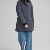 Manteau d'hiver longueur mi cuisse pour femme. Manteau isolés de couleur gris foncé pour femme. Fabriqué au Québec