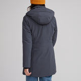 Manteau de couleur gris foncé pour femme avec tuque jaune. Coupe féminine.