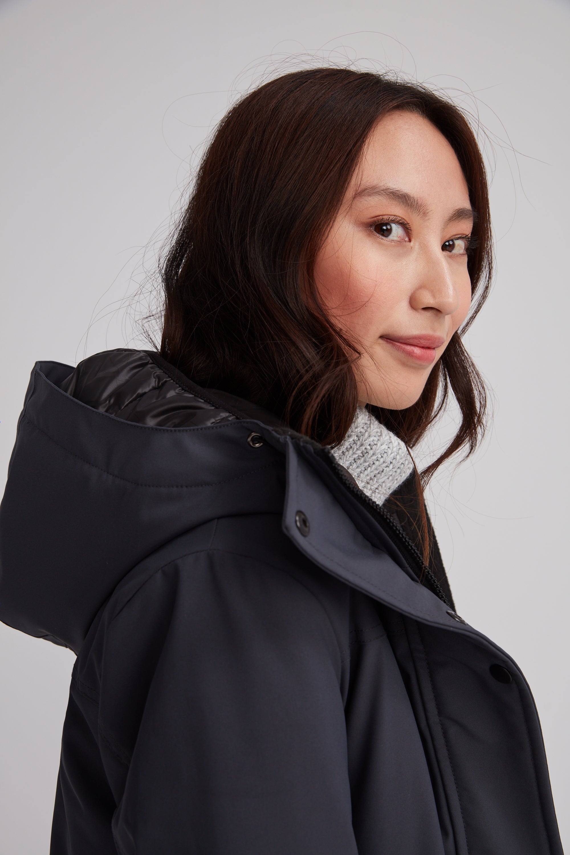 Manteau vegan pour femme fabriqué au Québec. Protège des grands froids. 