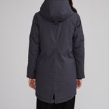 Manteau d'hiver chaud et écoresponsable de couleur grise. Coupe allongée au dos.