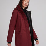 Manteau d'hiver en isolant synthétique bourgogne mi-long.