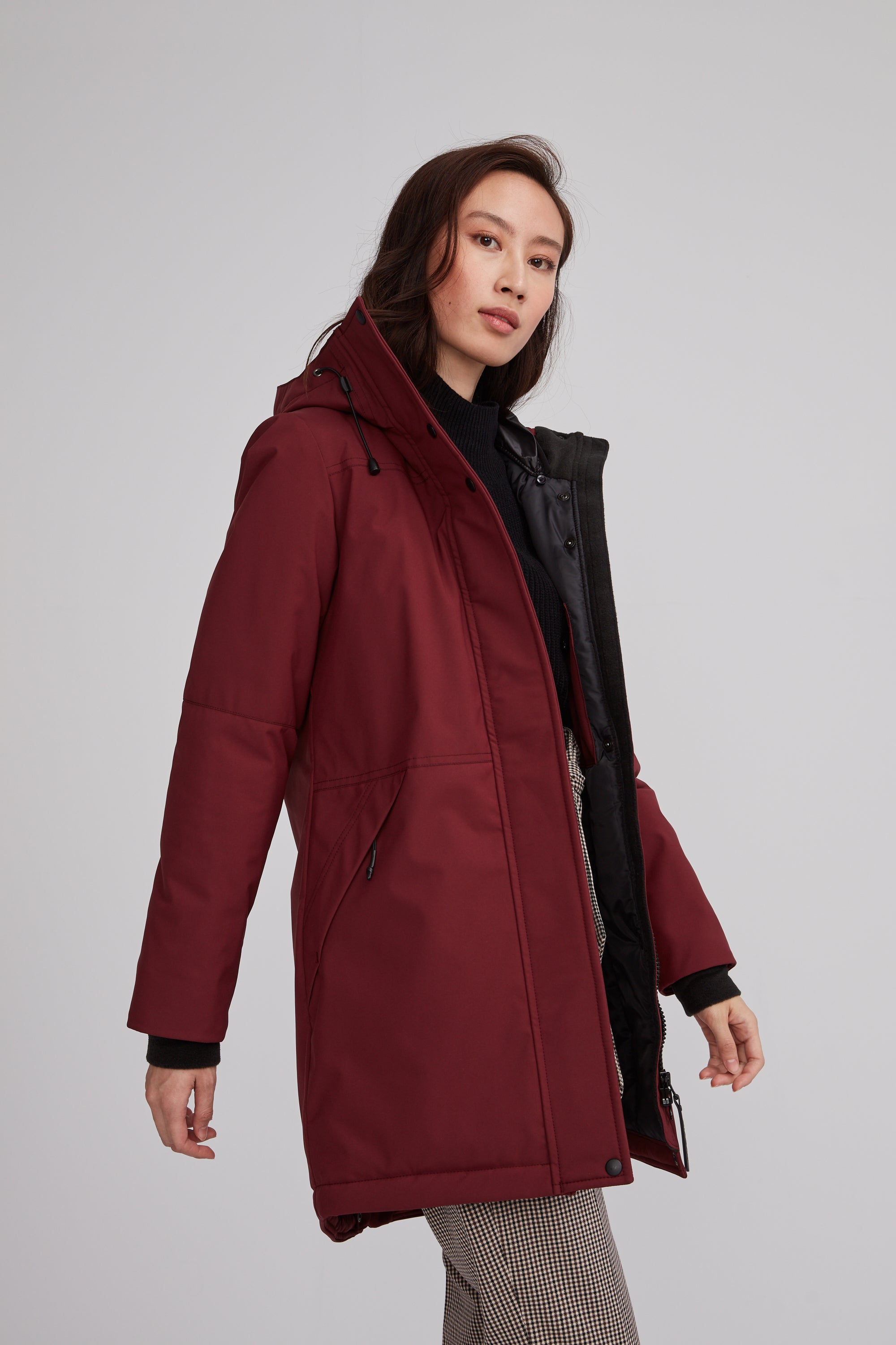 Manteau d'hiver en isolant synthétique bourgogne mi-long.