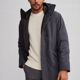 Manteau d'hiver imperméable pour homme. Manteau gris mi-cuisse.